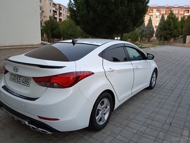 Hyundai Elantra-11