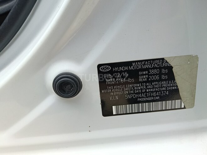 Hyundai Elantra-4