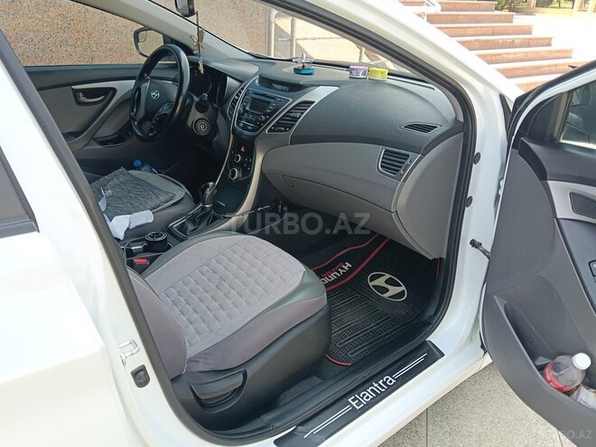 Hyundai Elantra-17
