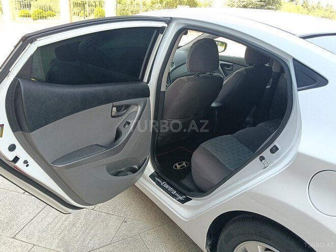Hyundai Elantra-7