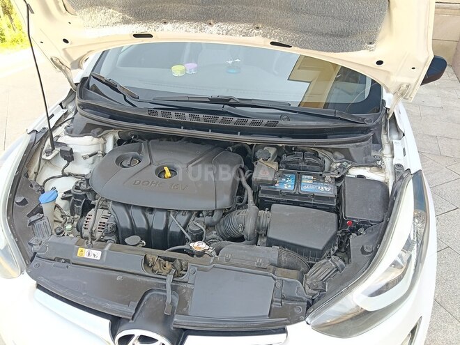 Hyundai Elantra-18