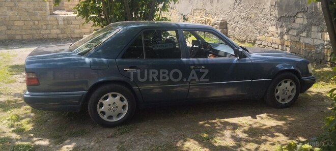 Mercedes 220 E-6