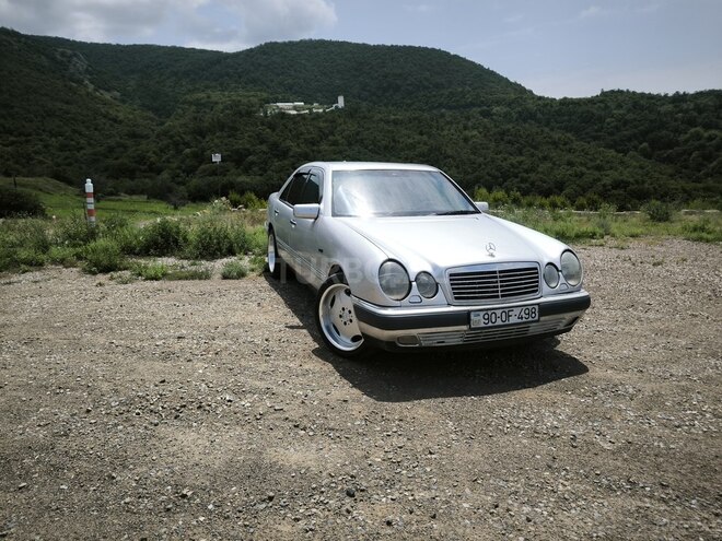 Mercedes E 300-1