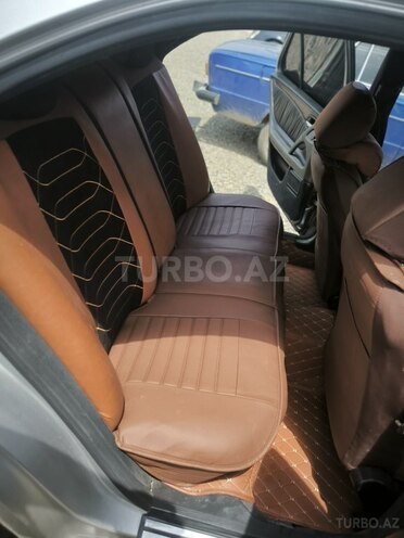 Mercedes E 300-10
