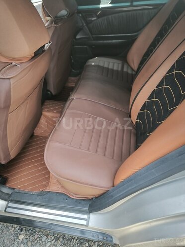 Mercedes E 300-9