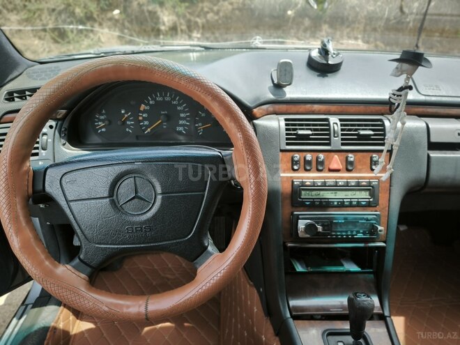 Mercedes E 300-12