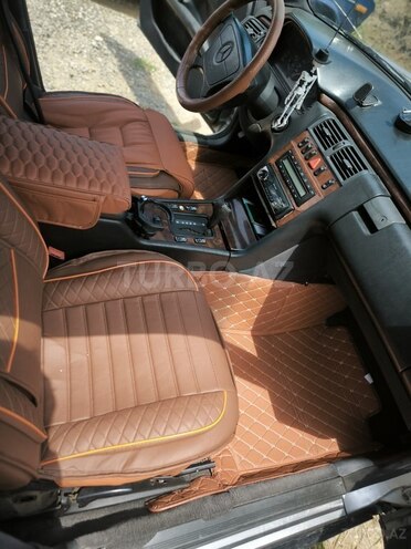 Mercedes E 300-11