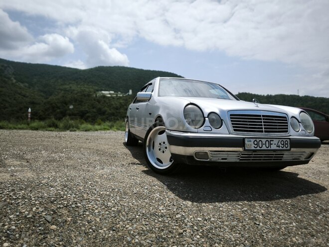 Mercedes E 300-5