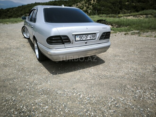 Mercedes E 300-2