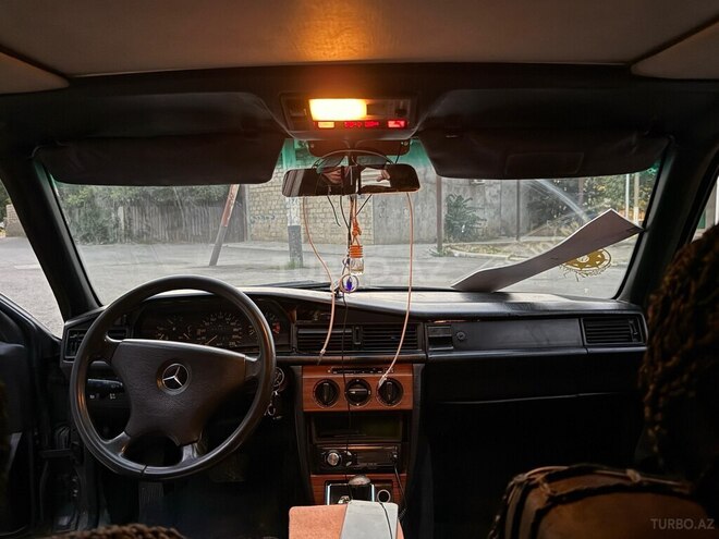 Mercedes 190-9