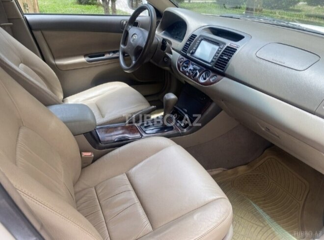 Toyota Camry-12
