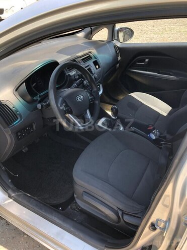Kia Rio-12