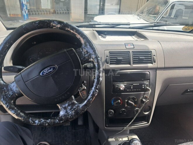 Ford Tourneo Connect-7