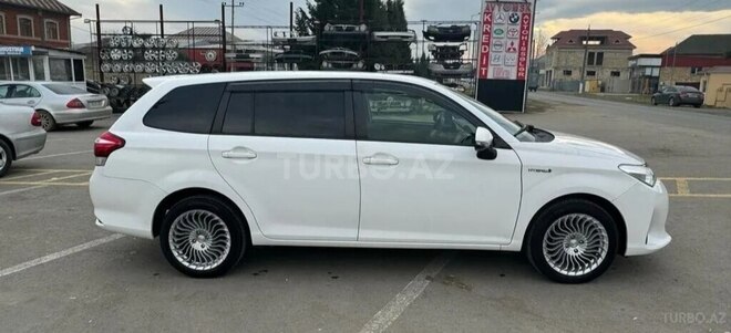 Toyota Corolla Fielder-5