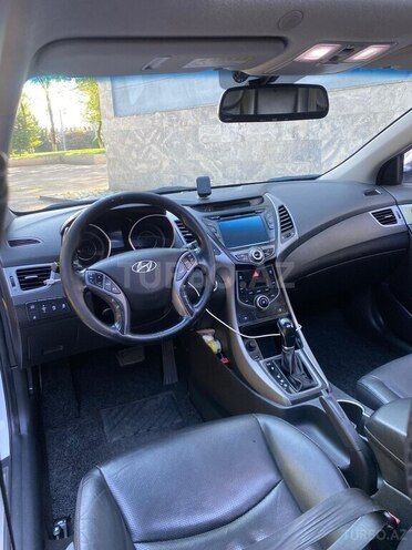 Hyundai Avante-13