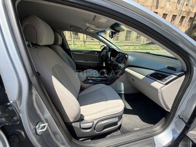 Hyundai Sonata-12