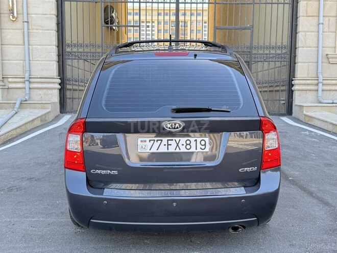 Kia Carens-9