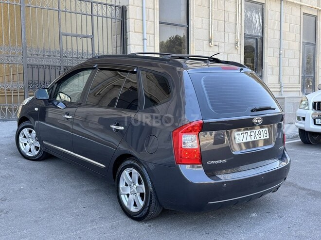 Kia Carens-8