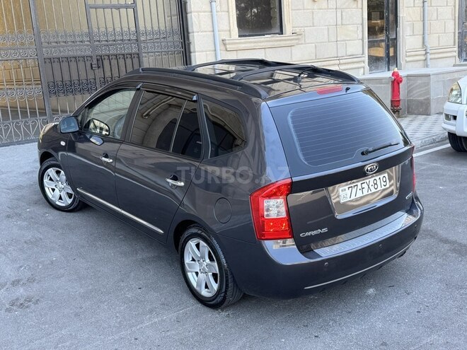 Kia Carens-6