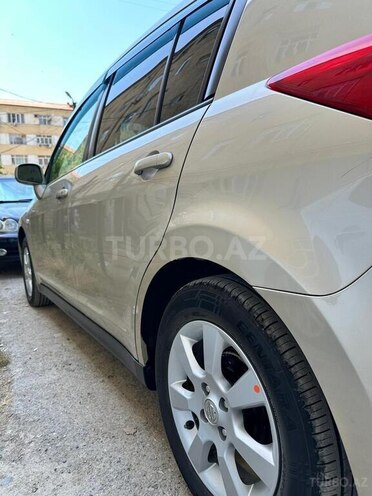 Nissan Tiida-5