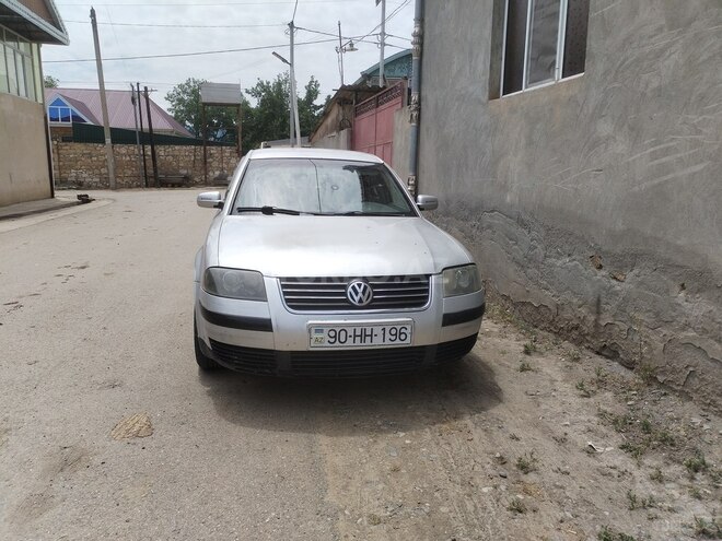 Volkswagen Passat-1