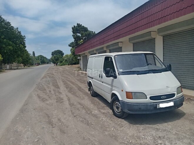 Ford Transit-9