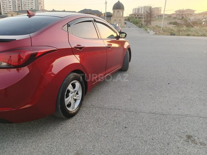 Hyundai Elantra-11