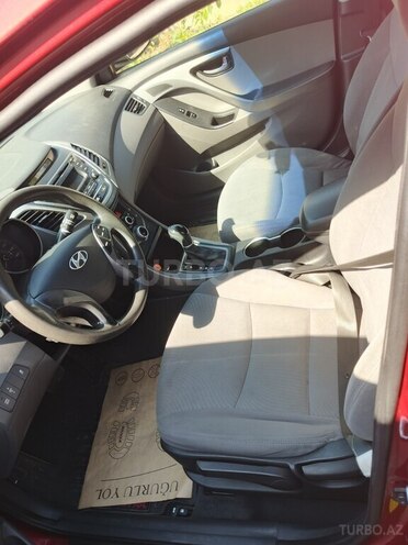 Hyundai Elantra-13