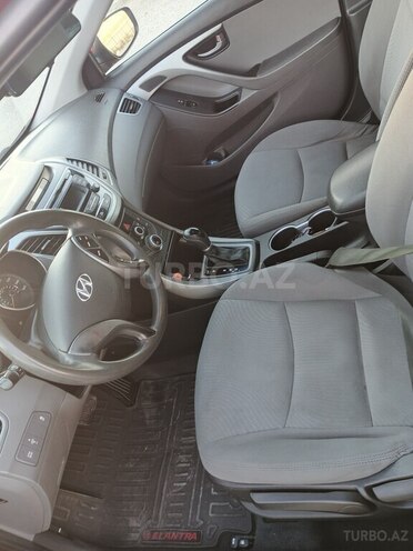 Hyundai Elantra-14