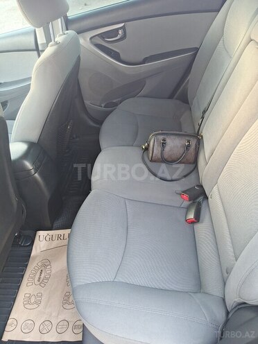 Hyundai Elantra-15