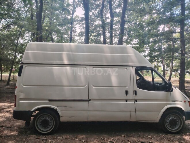 Ford Transit-3