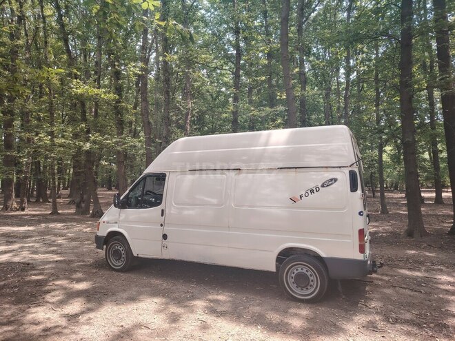 Ford Transit-5