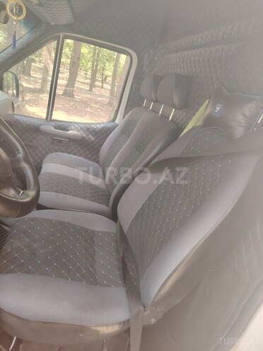 Ford Transit-10