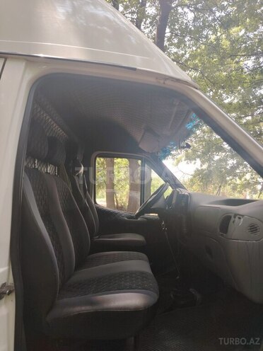 Ford Transit-12