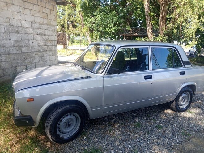 LADA (VAZ) 2107-2