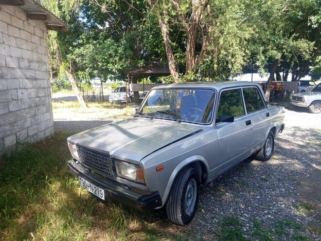 LADA (VAZ) 2107-1