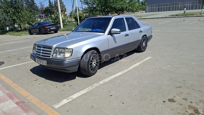 Mercedes E 220-1