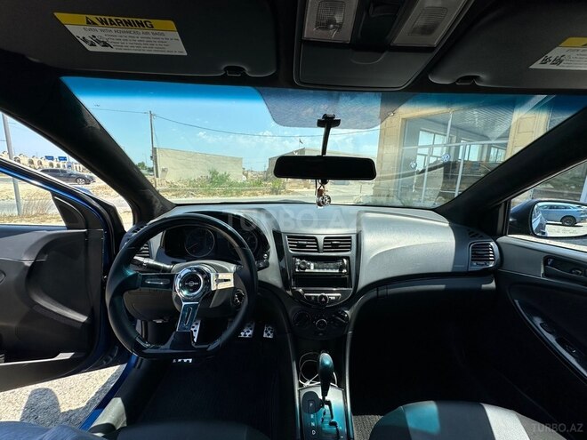 Hyundai Accent-8