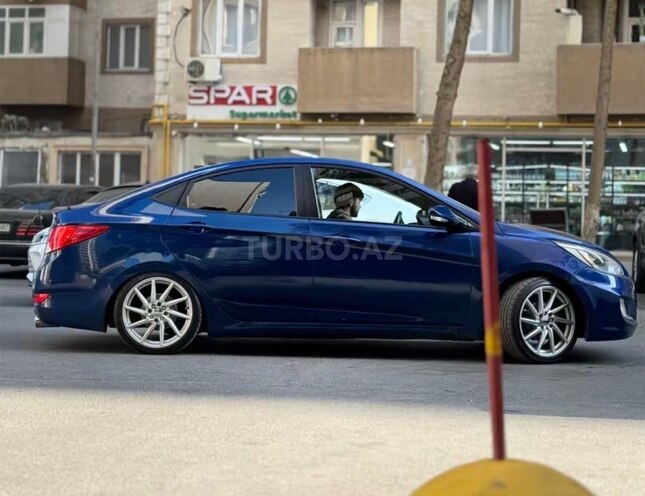 Hyundai Accent-5