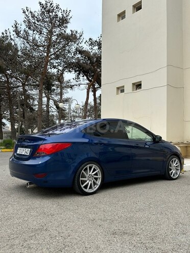 Hyundai Accent-7
