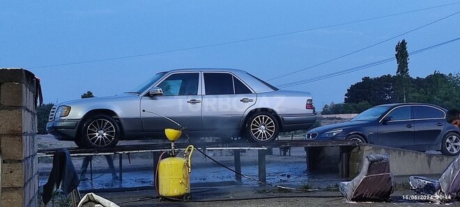 Mercedes E 220-12