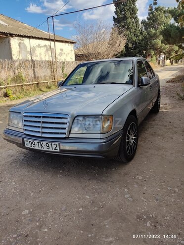 Mercedes E 220-10