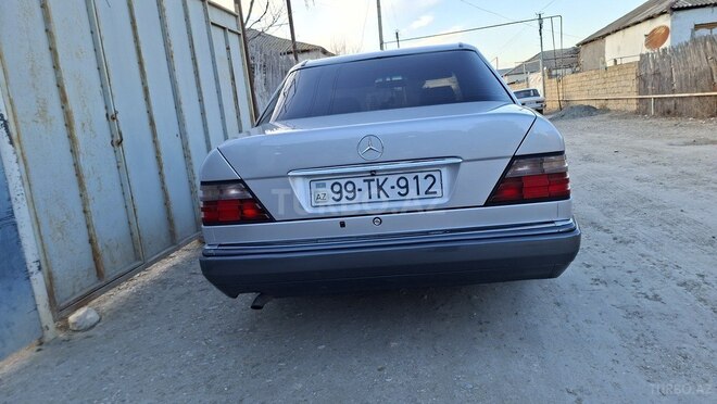 Mercedes E 220-6