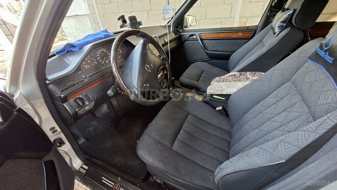 Mercedes E 220-3