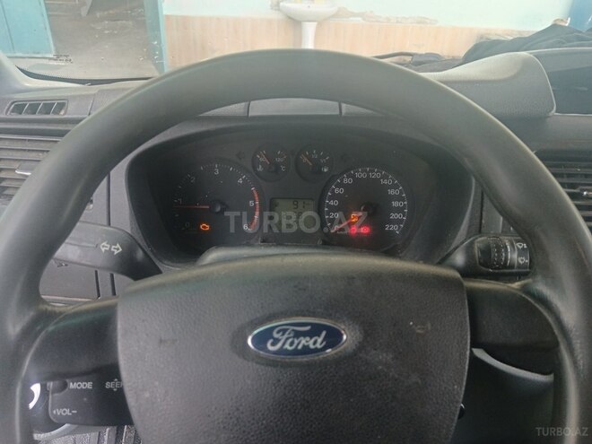 Ford Transit-4