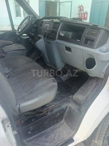 Ford Transit-3