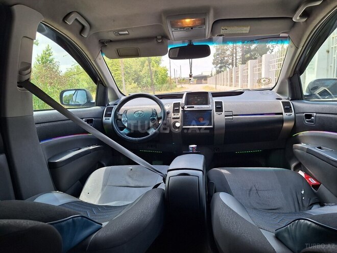 Toyota Prius-12
