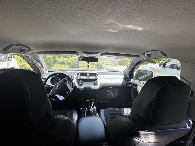 Toyota Land Cruiser Prado-11