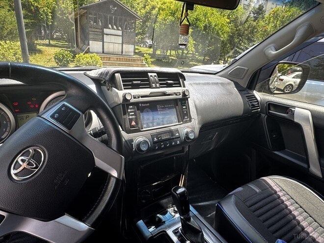 Toyota Land Cruiser Prado-13