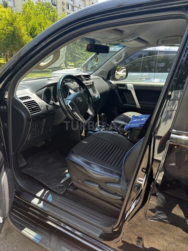 Toyota Land Cruiser Prado-8